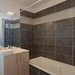 Διαμέρισμα T2 Charmant, Spacieux Parking Prive Tram Et Metro *