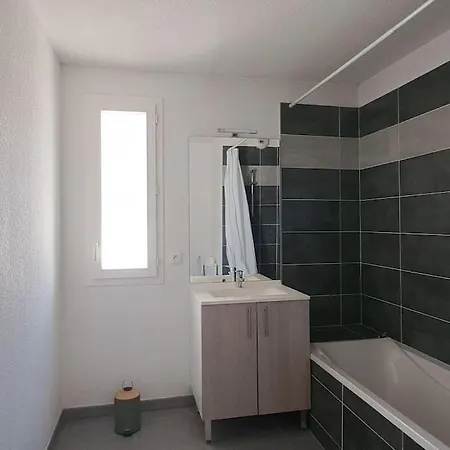 Apartmán T2 Charmant, Spacieux Parking Prive Tram Et Metro