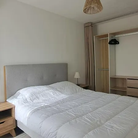 T2 Charmant, Spacieux Parking Prive Tram Et Metro