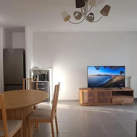 Apartmán T2 Charmant, Spacieux Parking Prive Tram Et Metro