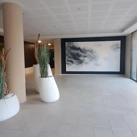 T2 Charmant, Spacieux Parking Prive Tram Et Metro Apartmán *