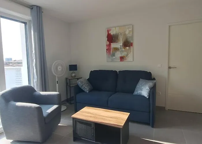 T2 Charmant, Spacieux Parking Prive Tram Et Metro Apartament *