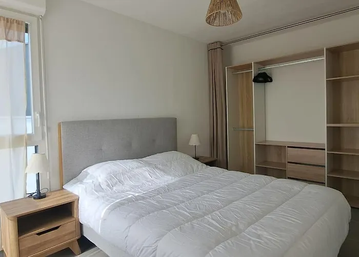 T2 Charmant, Spacieux Parking Prive Tram Et Metro