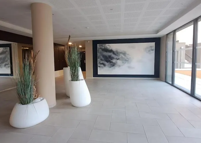 T2 Charmant, Spacieux Parking Prive Tram Et Metro Apartament *