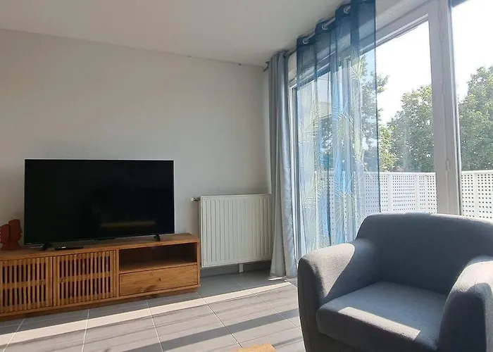 T2 Charmant, Spacieux Parking Prive Tram Et Metro *