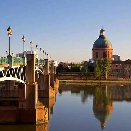 T2 Charmant, Spacieux Parking Privé Tram Et Metro Appartement *