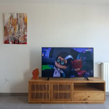 T2 Charmant, Spacieux Parking Privé Tram Et Metro Appartement